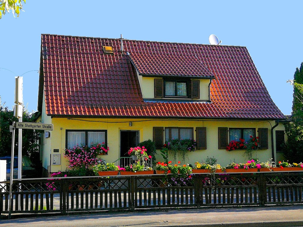 Pension Ingrid Magstadt: Parkplätze befinden sich sehr bequem direkt am Haus. (Foto: Strodtkötter)